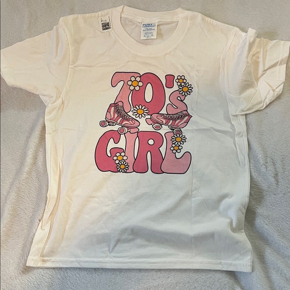 70s Girl Flower Power And Roller Skates Cream Tee Graphic Tee Size S New
